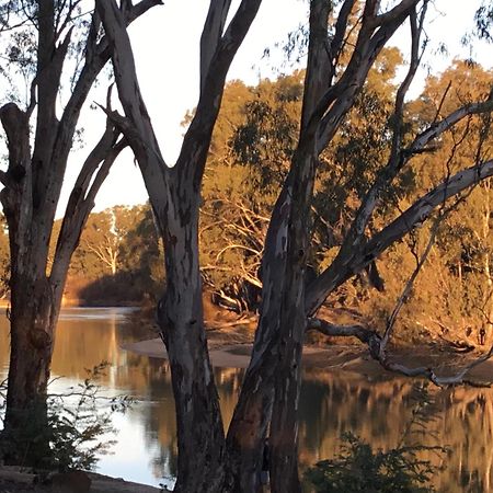 Deniliquin Riverside Caravan Park Exterior photo