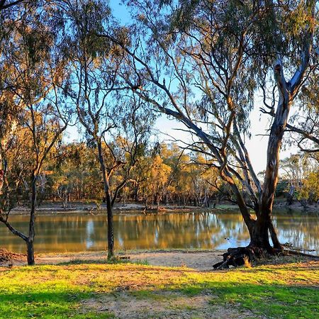 Deniliquin Riverside Caravan Park Exterior photo