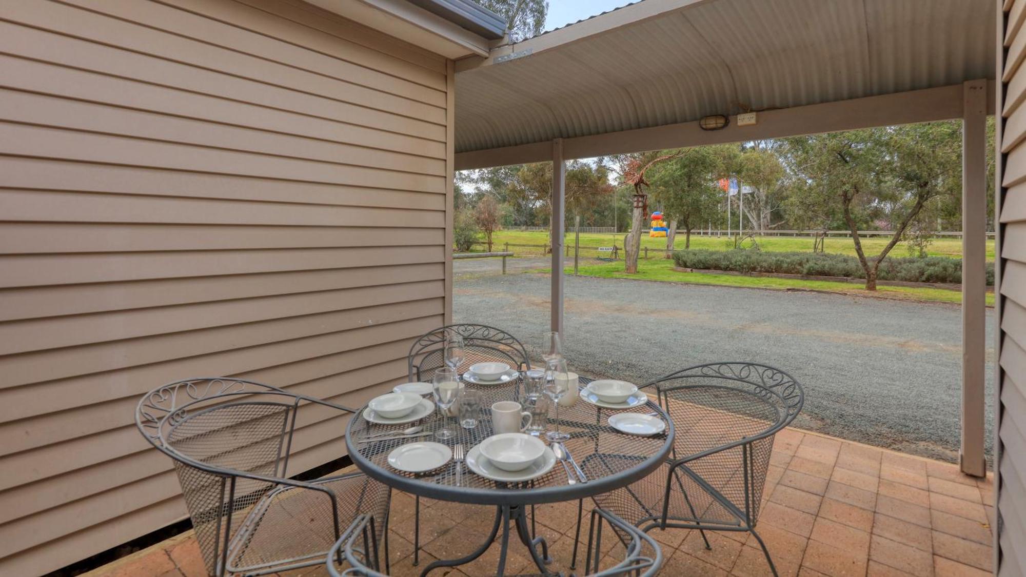 Deniliquin Riverside Caravan Park Exterior photo