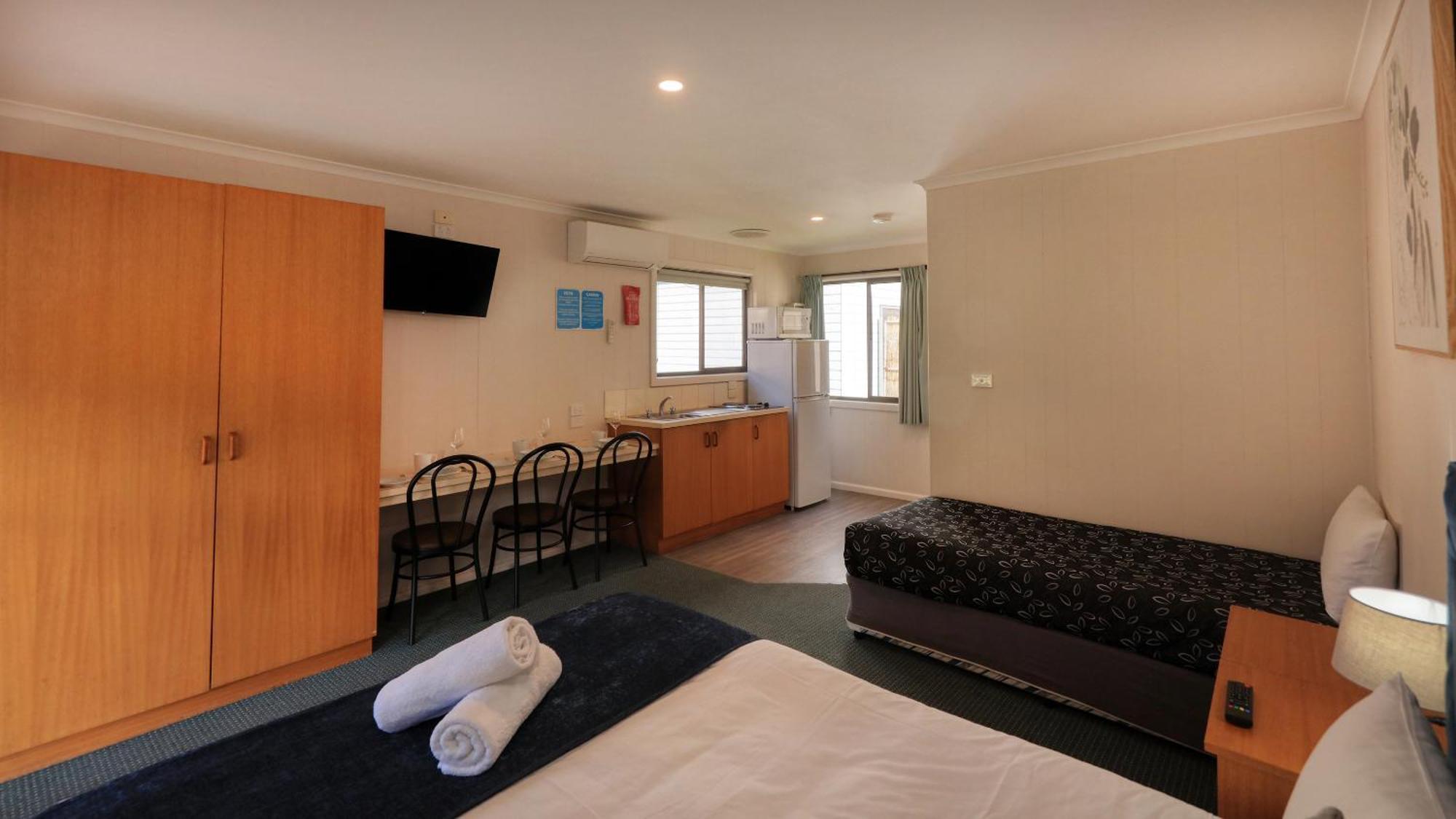 Deniliquin Riverside Caravan Park Exterior photo