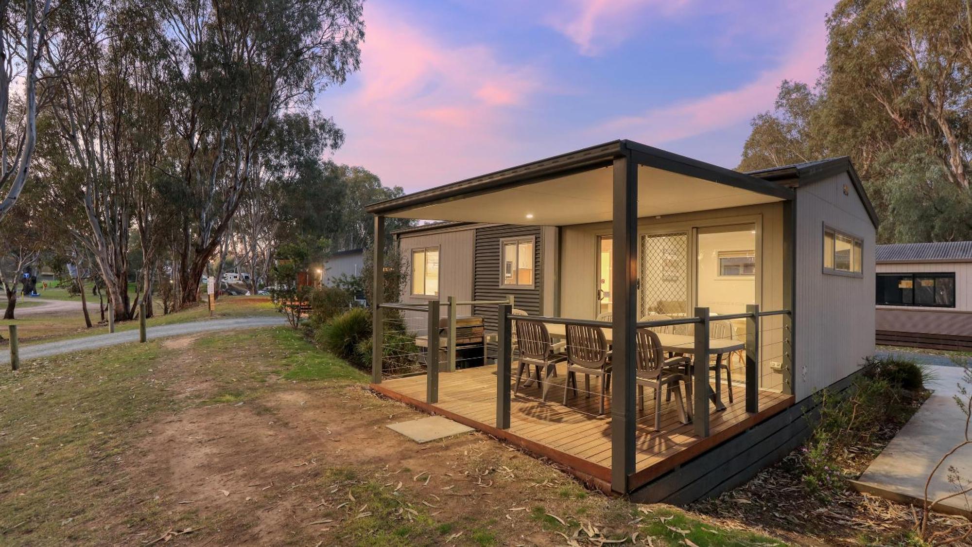 Deniliquin Riverside Caravan Park Exterior photo