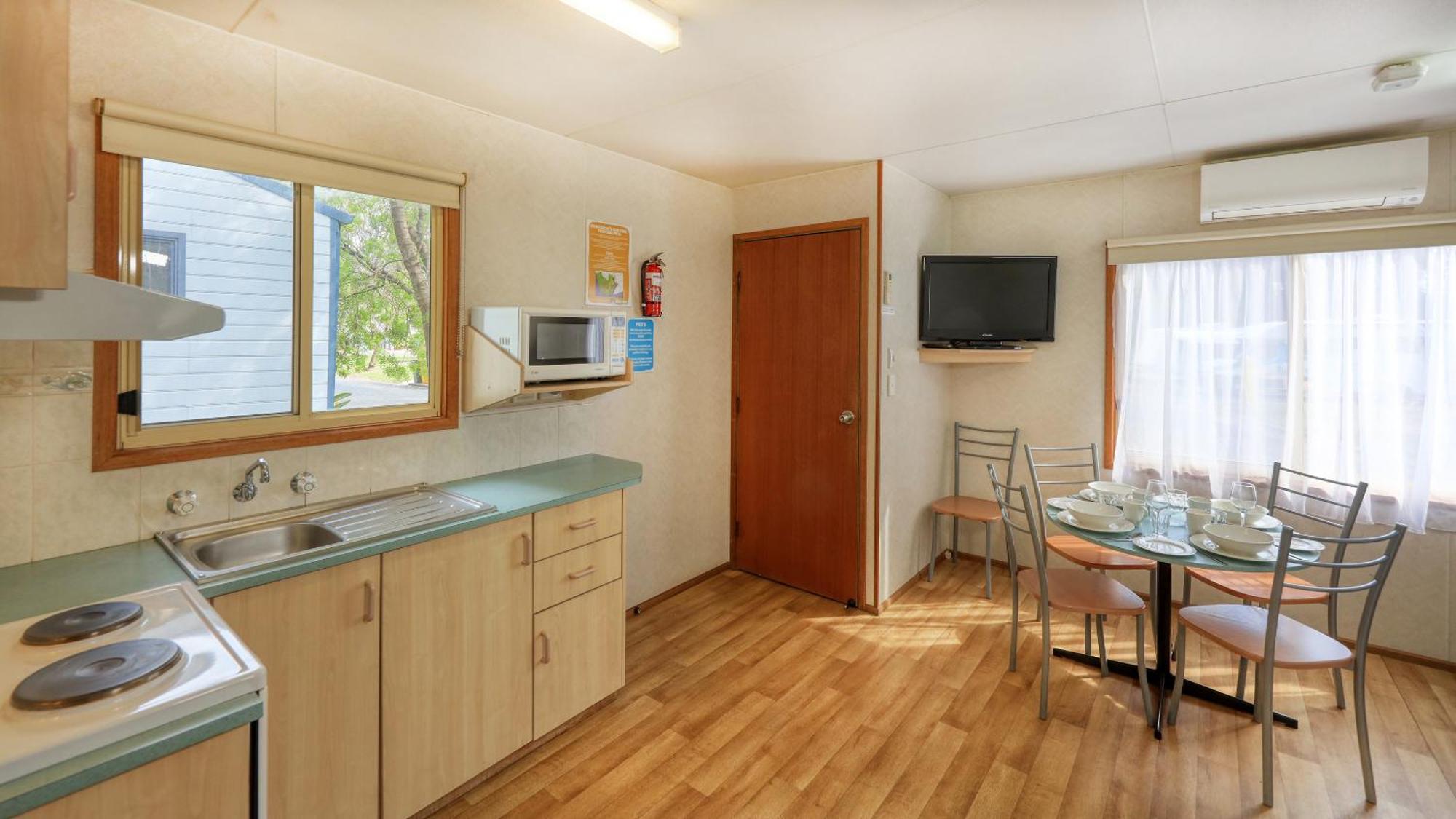 Deniliquin Riverside Caravan Park Exterior photo