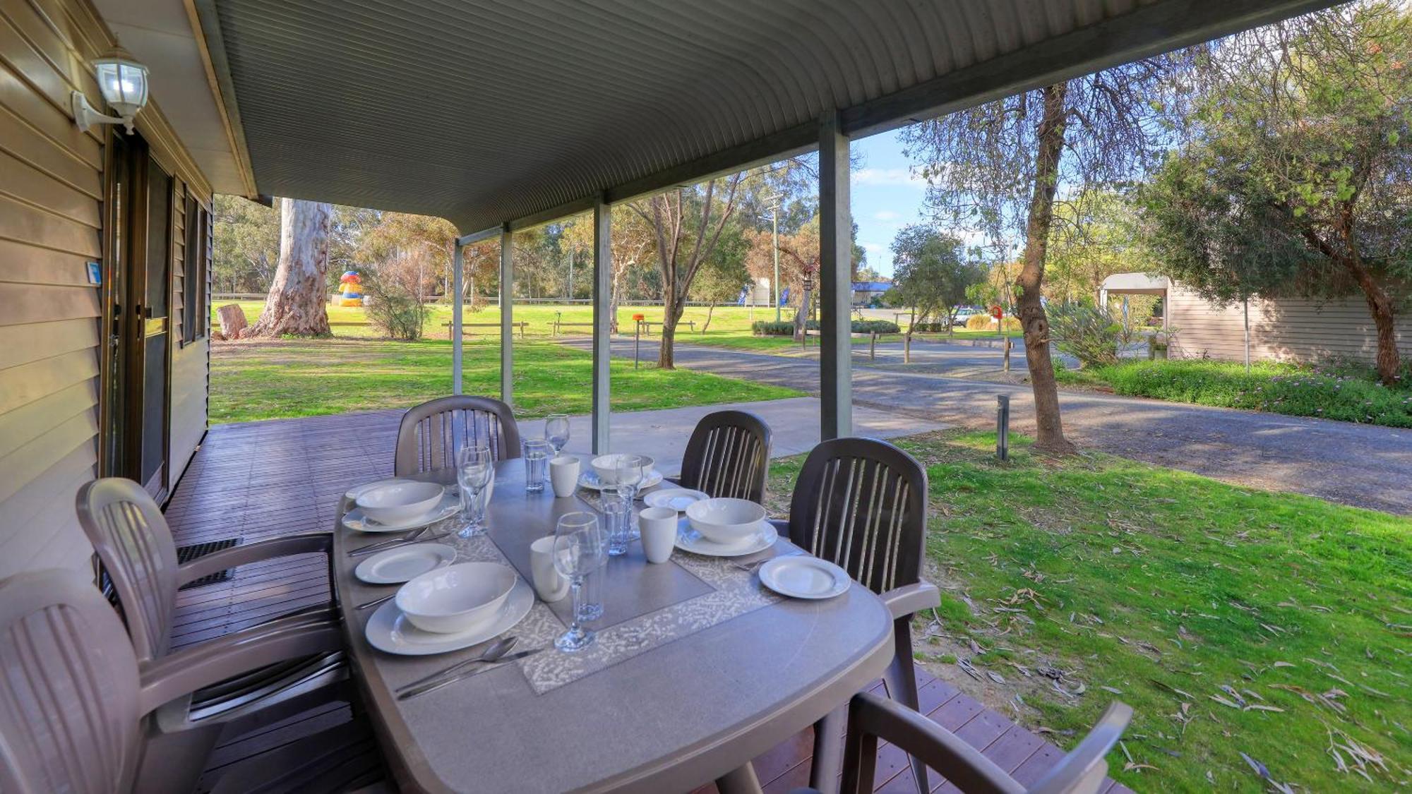 Deniliquin Riverside Caravan Park Exterior photo