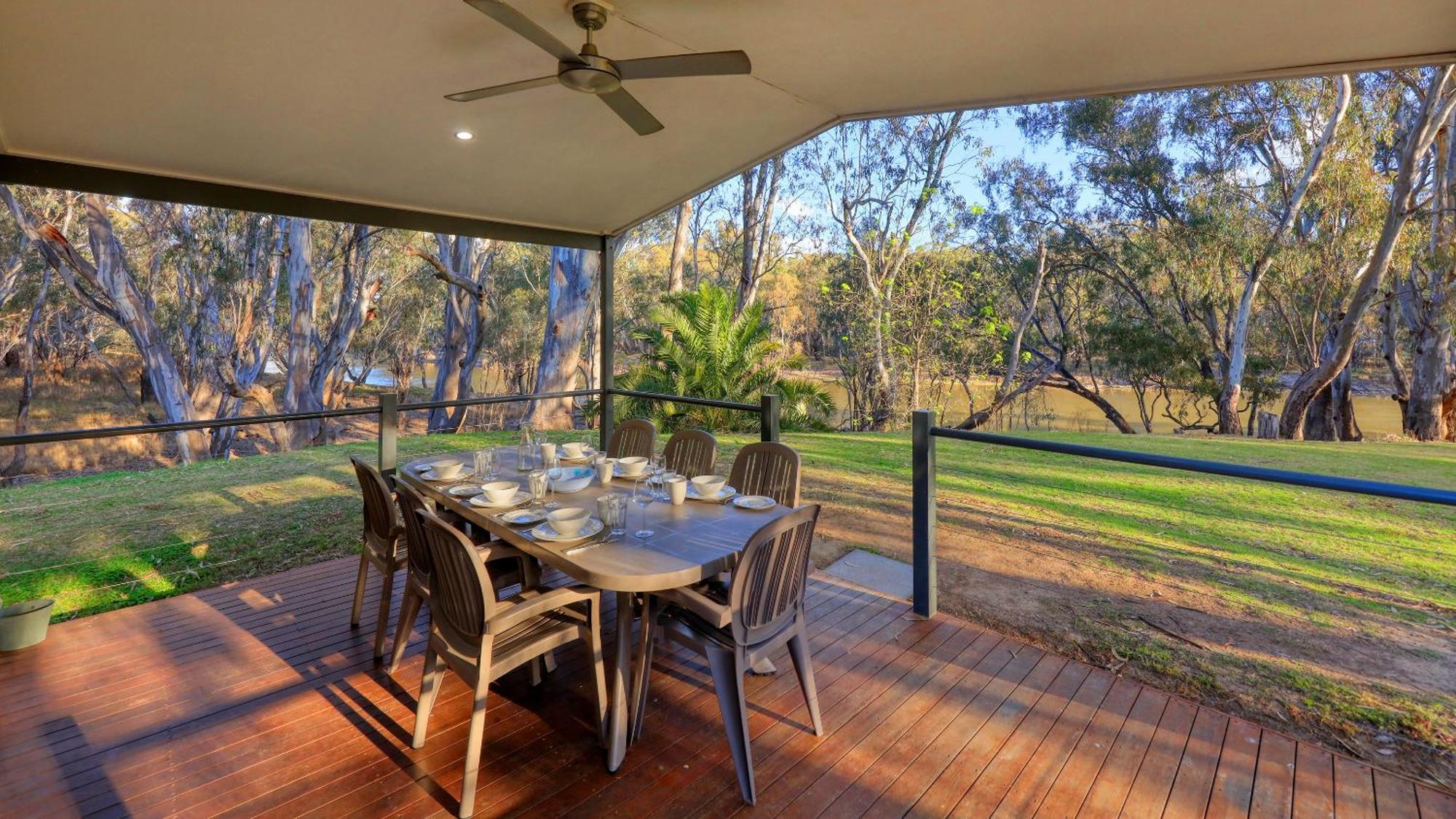 Deniliquin Riverside Caravan Park Exterior photo
