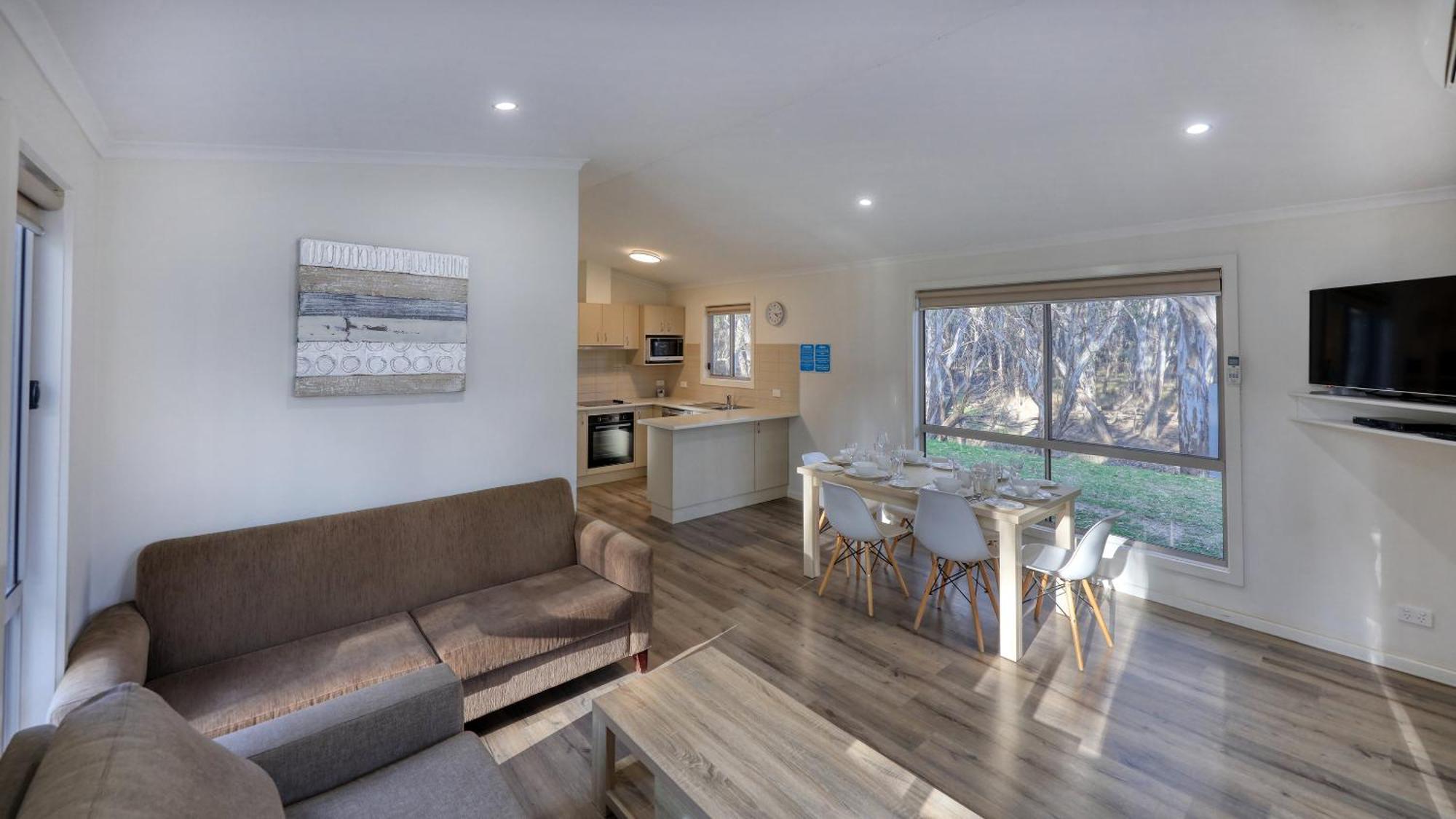 Deniliquin Riverside Caravan Park Exterior photo