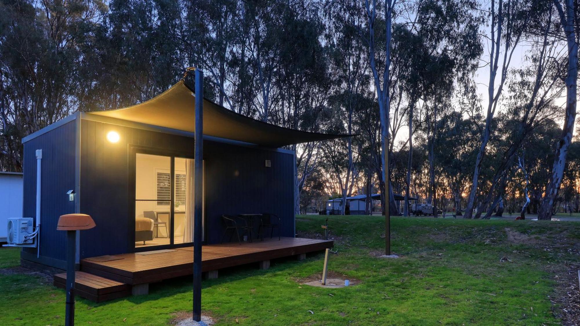 Deniliquin Riverside Caravan Park Exterior photo