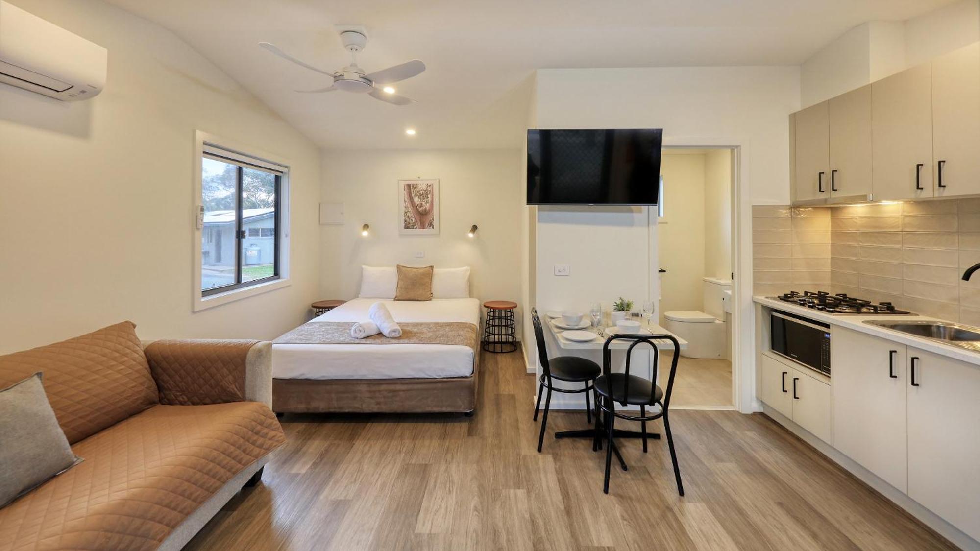 Deniliquin Riverside Caravan Park Exterior photo