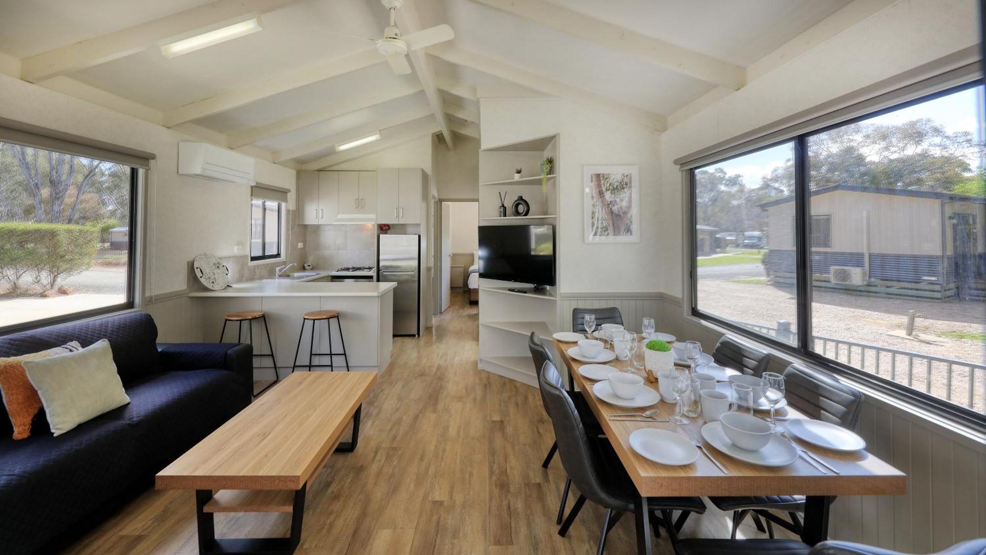 Deniliquin Riverside Caravan Park Exterior photo